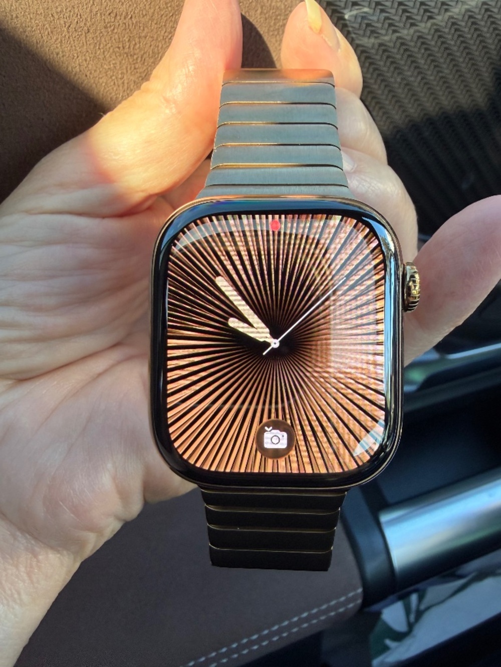 Apple stainless steel gold watchband with expansion links.
